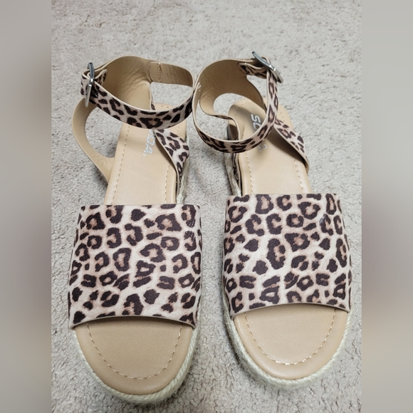 Sandals - Picture 2 of 4